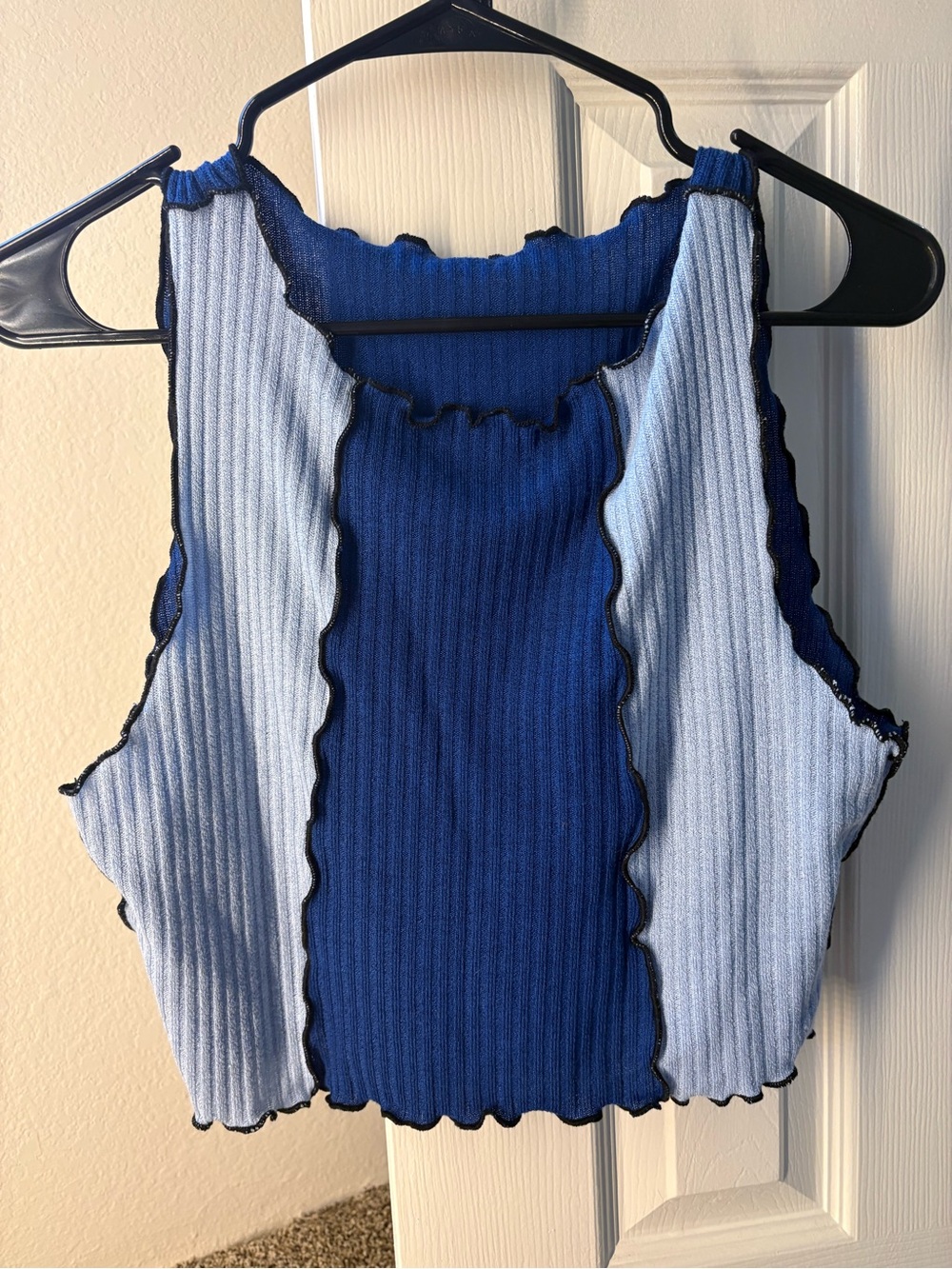 SHEIN Blue Contrast Ribbed Lettuce-Edge Crop Tank